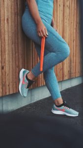 Engineered running leggings to support the pelvic floor